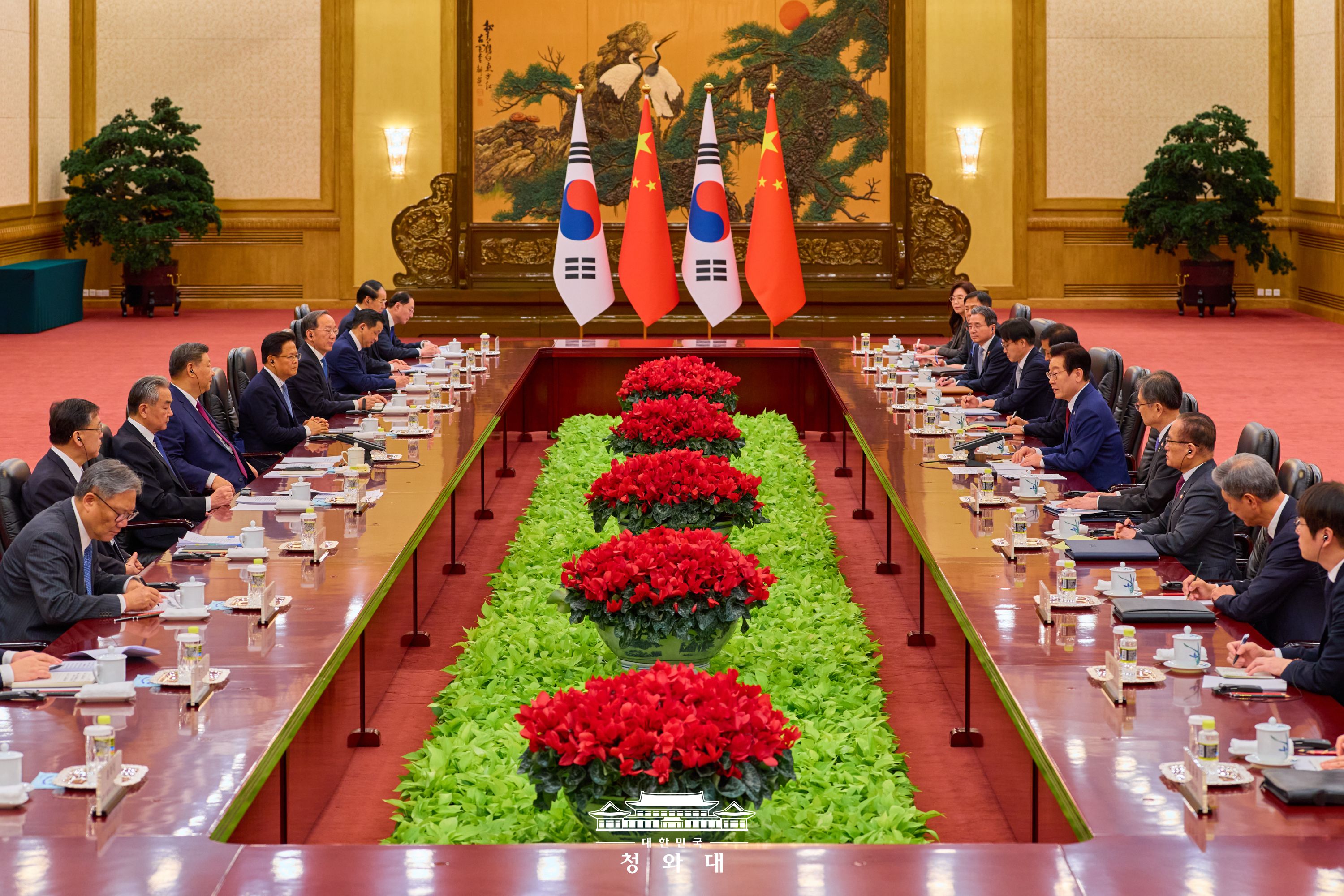 '떼려야 뗄 수 없는 협력 동반자' 중국과 함께 새로운 30년을 향해